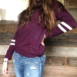 Long sleeve sweatshirt/shirt.